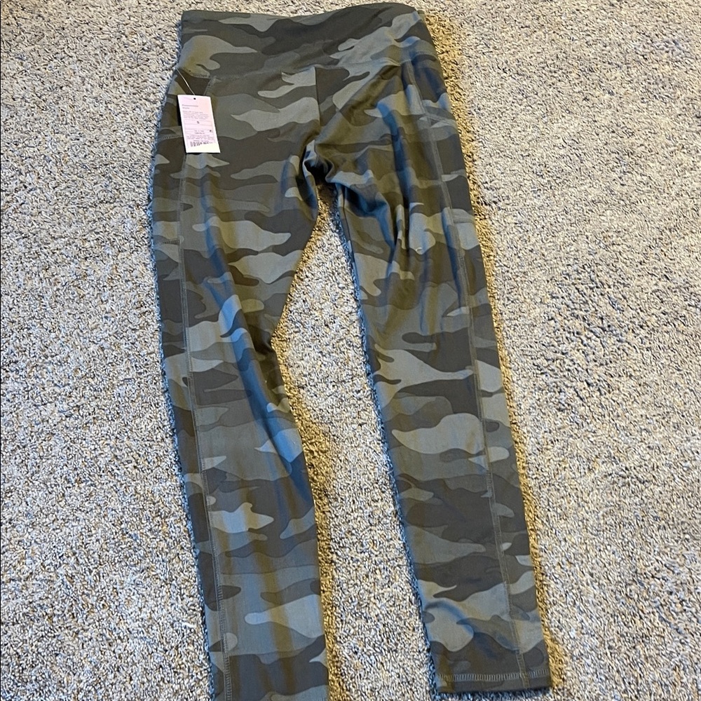 Wild Fable Camouflage Leggings in Green and Gray